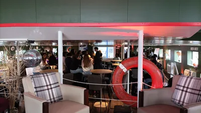 Le salon du Guerveur aménagé pour la journée