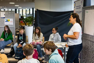 Atelier en cercle animé par une intervenante